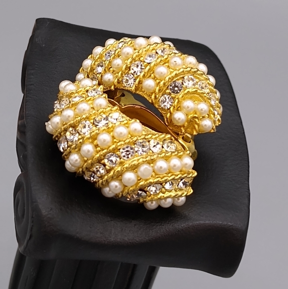 Pearl Rhinestone Cluster Half Hoop Clip on Earrings Vintage - Picture 5 of 15